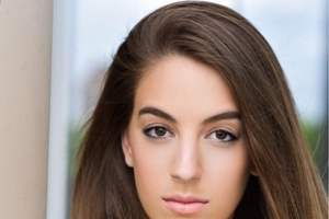 izabel-gray.jpg