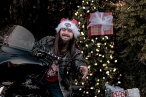 ethan_vincil_santa_rode_his_harley.jpg
