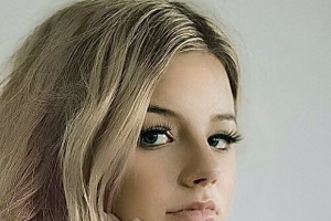 anna-blu.jpg