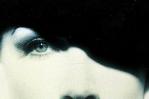 annie-lennox---legend-in-my-living-room.jpg