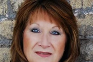 living-vertikal-radio---laurie-fagen.jpg
