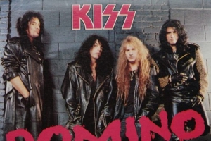 kiss---domino.jpg