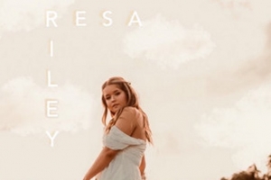 riley-resa---praying-on-daisies.jpg